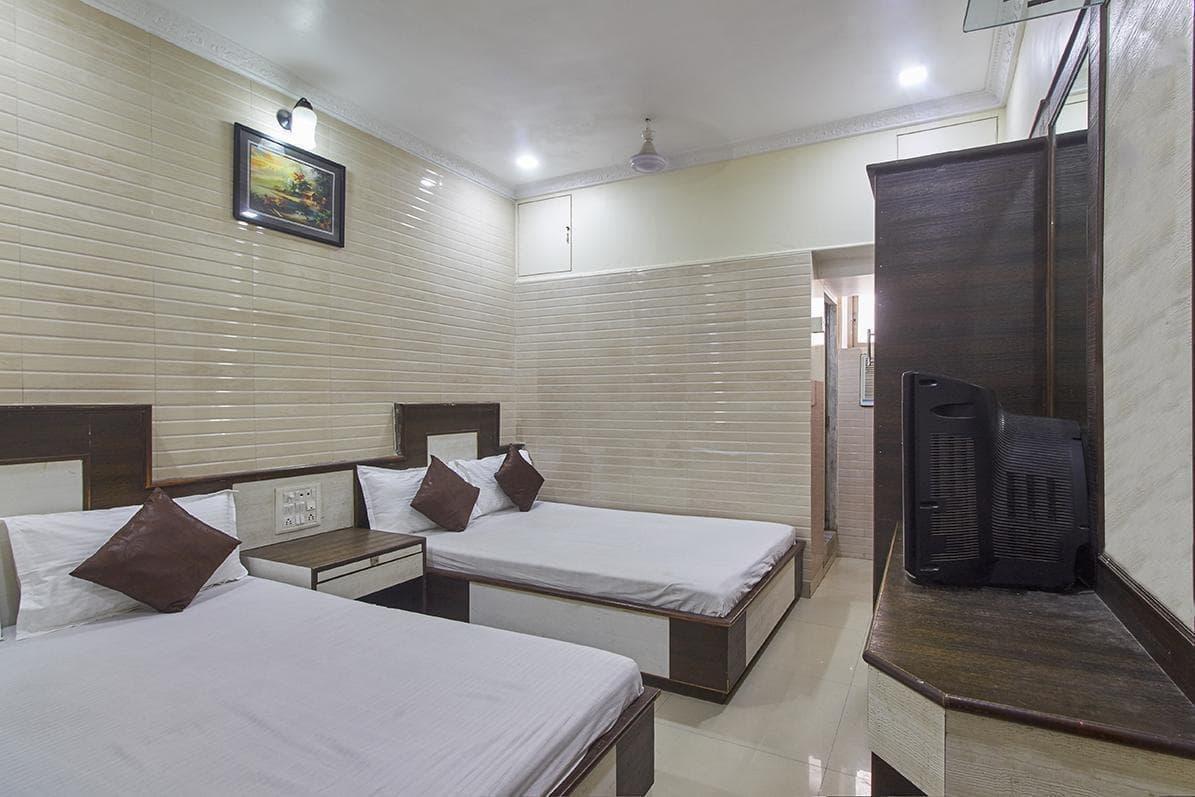 Plaza Guest House - Mumbai — Photos 1
